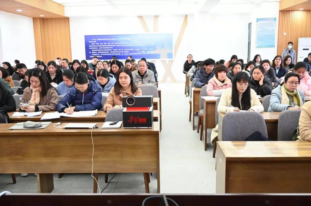 “强国机”进校园，让思政教育更有温度