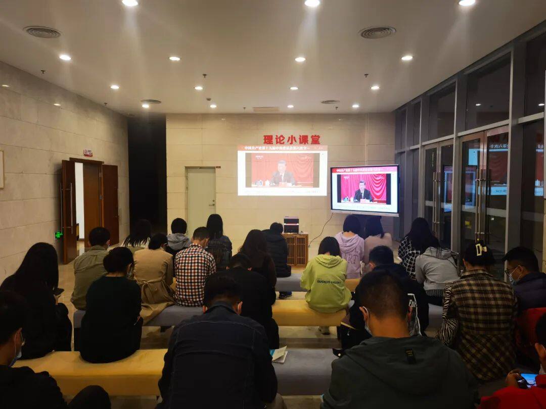 “大屏版”学习强国来了！强国机在福建受欢迎