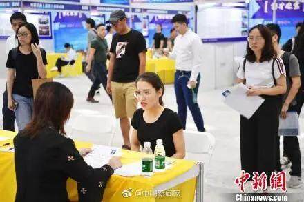 十四五就业促进规划：为因生育中断就业女性提供再就业培训